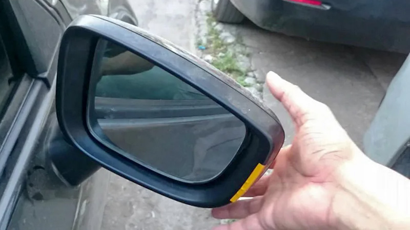 Gương là bộ phận dễ lấy trộm