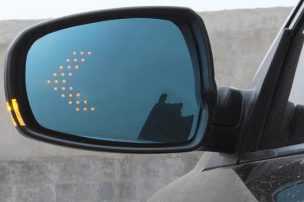 Đèn xi nhanh gương ô tô - Phong cách độc lạ Đèn xi nhanh gương ô tô - Phong cách độc lạ